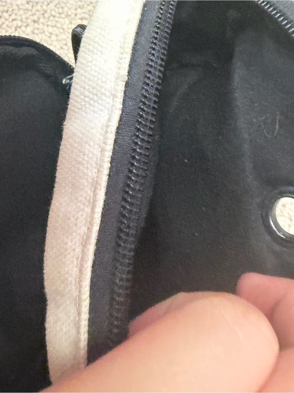 2 White Crossbody Bags - Picture 4 of 7
